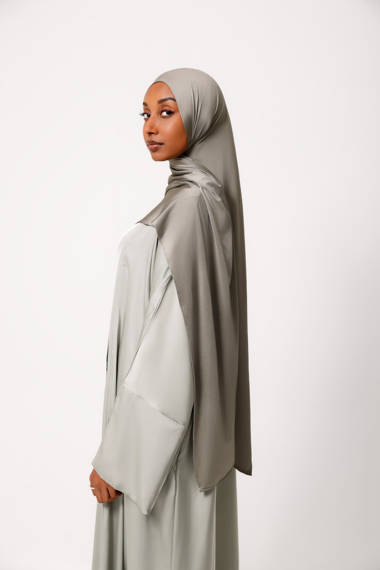NURA - open abaya